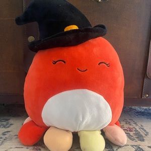 “8 Detra Red Halloween Octopus Squishmallow